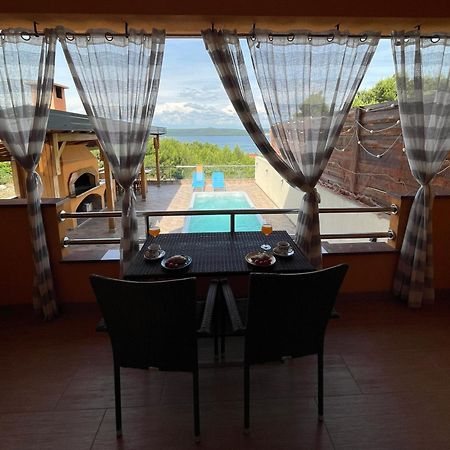 Apartmani Goga S Grijanim Bazenom Dobropoljana Экстерьер фото
