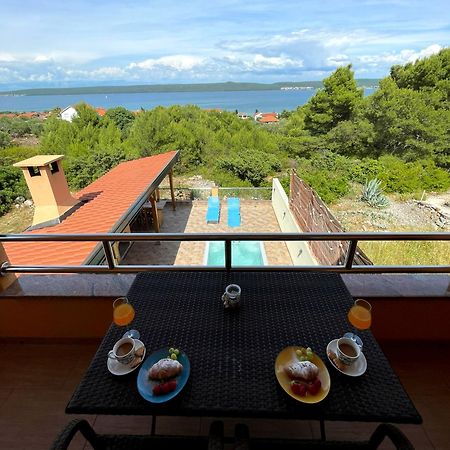 Apartmani Goga S Grijanim Bazenom Dobropoljana Экстерьер фото