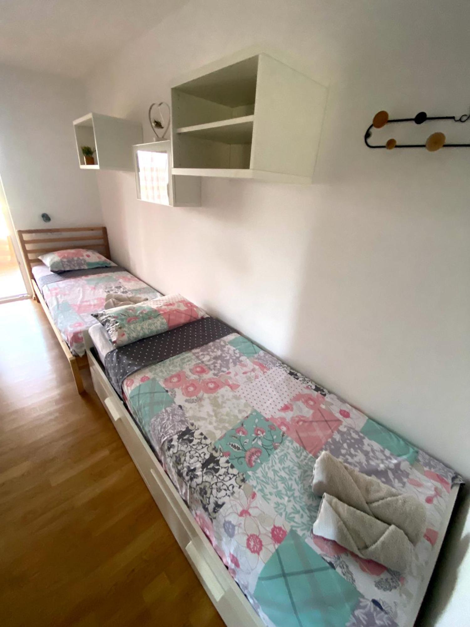 Apartmani Goga S Grijanim Bazenom Dobropoljana Экстерьер фото