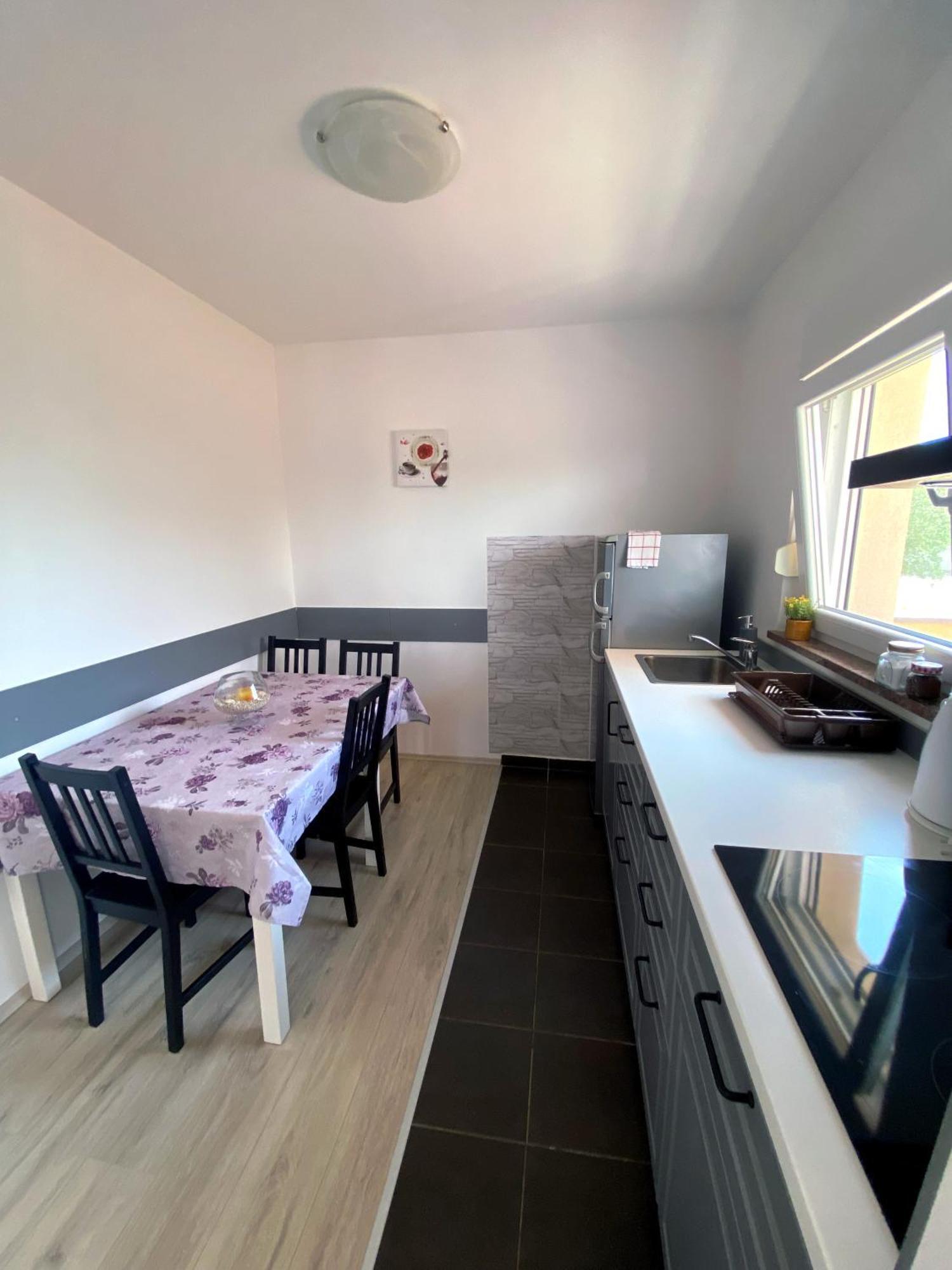 Apartmani Goga S Grijanim Bazenom Dobropoljana Экстерьер фото
