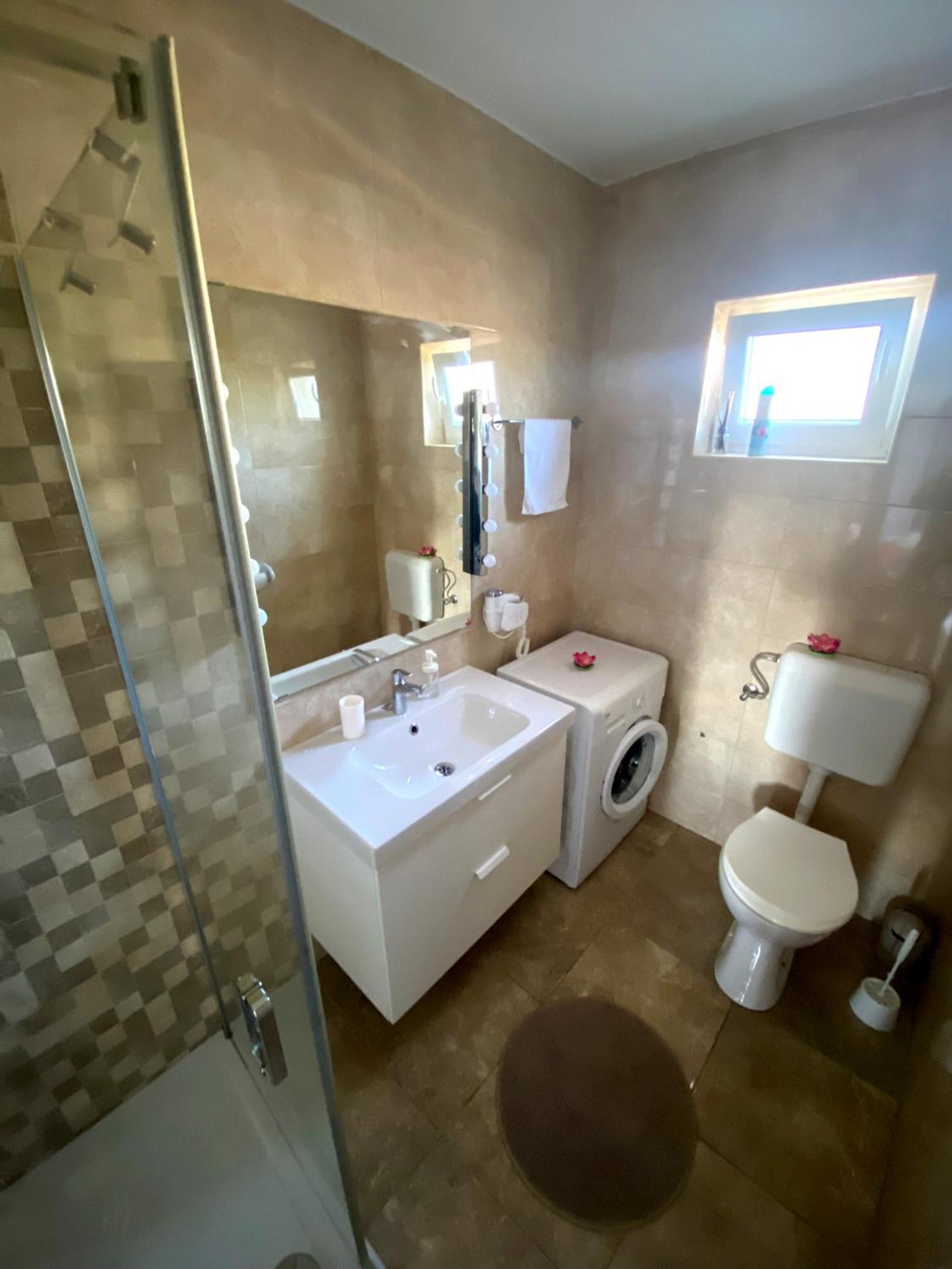 Apartmani Goga S Grijanim Bazenom Dobropoljana Экстерьер фото