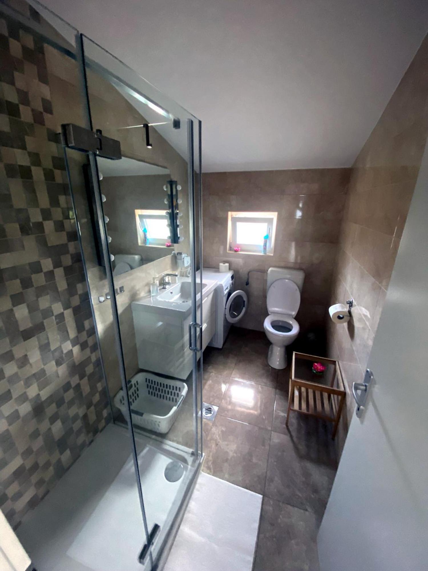 Apartmani Goga S Grijanim Bazenom Dobropoljana Экстерьер фото